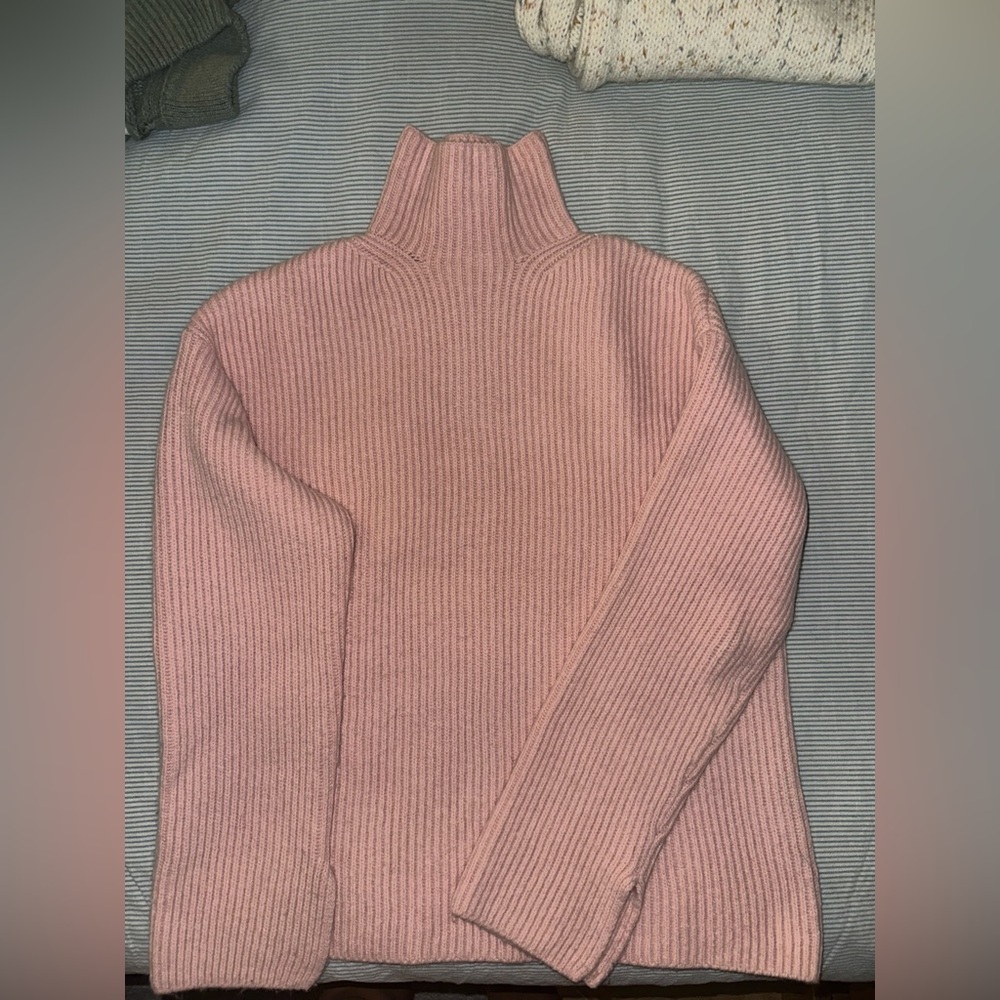 H&M Soft Pink Turtleneck Sweater Small